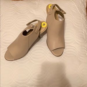 Naturalizer Tan Heels